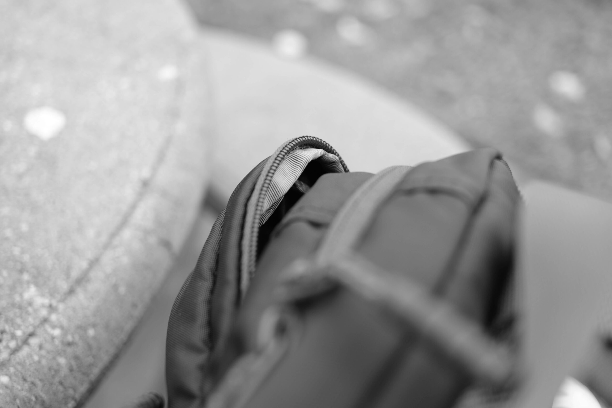Infographic showing steps to select the ideal waterproof pouch