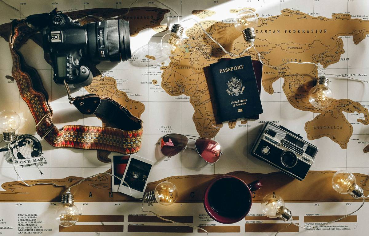 Influencer using a stylish gimbal stabilizer travel case