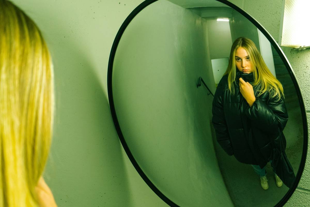 The Ultimate Guide to Mirror Selfie Luggage: How Influencers Are Redefining Travel Style