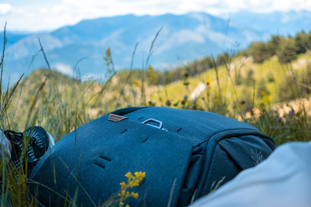 The Best Travel Bag for Mirrorless: A Photographer's Guide to Stylish and Functional Gear